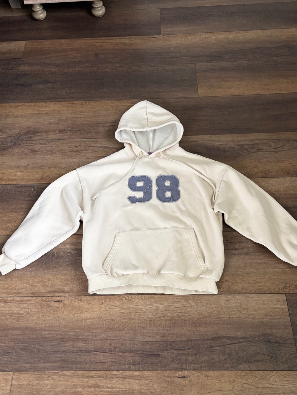 Edikted Cream Pullover Hoodie with '98 Appliqué